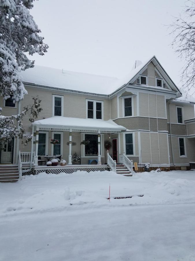 Oaklawn Inn Menomonie Luaran gambar